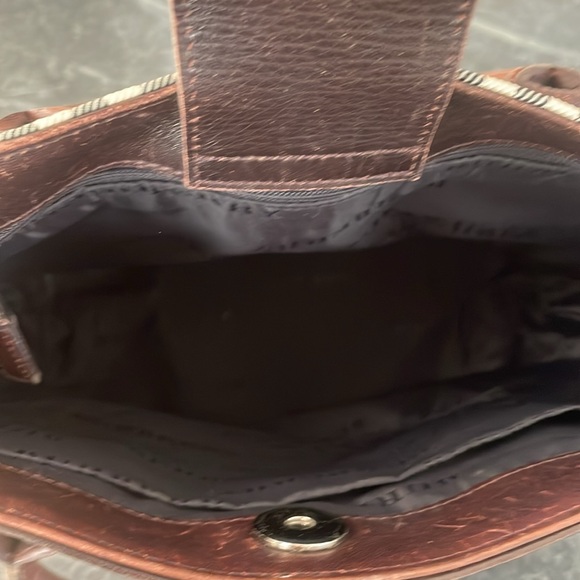 AUTHENTIC Burberry Leather Trimmed Tote in Nova Plaid - Picture 6 of 14